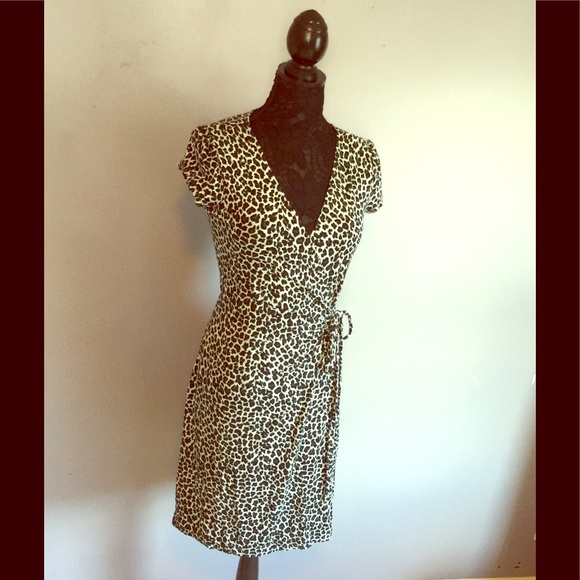 Express Dresses & Skirts - Sz Medium EXPRESS Leopard print Wrap dress